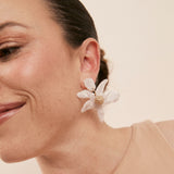 ARETE ACRILICO FLOR BLANCO