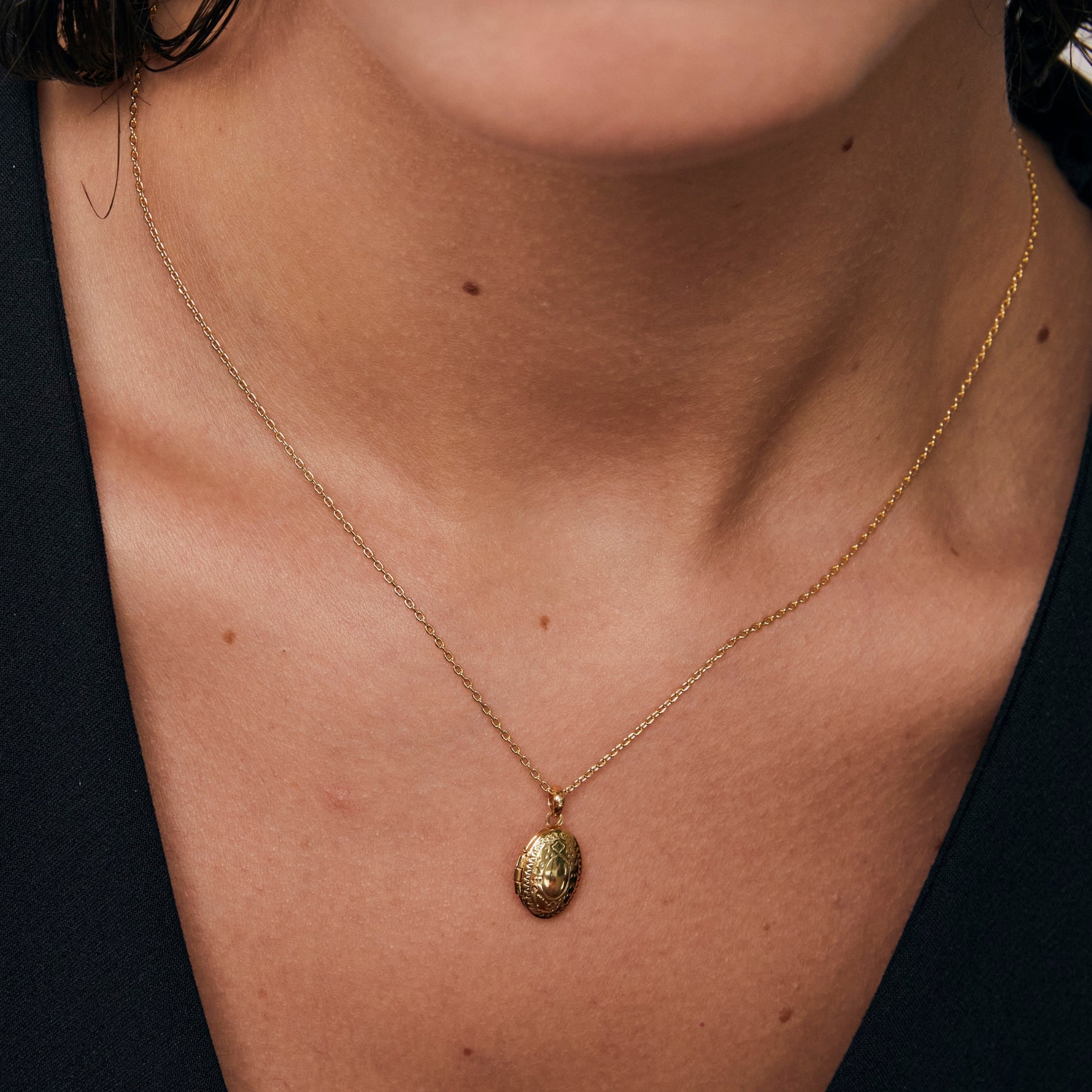 COLLAR LOCKET OVAL – SOPHIE CROWN