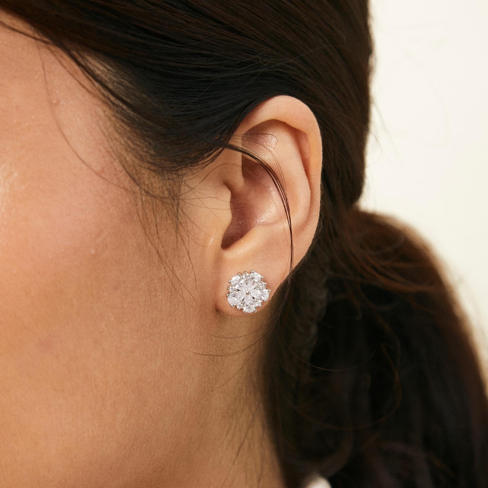 Arete Dhalia cristales silver SOPHIE CROWN