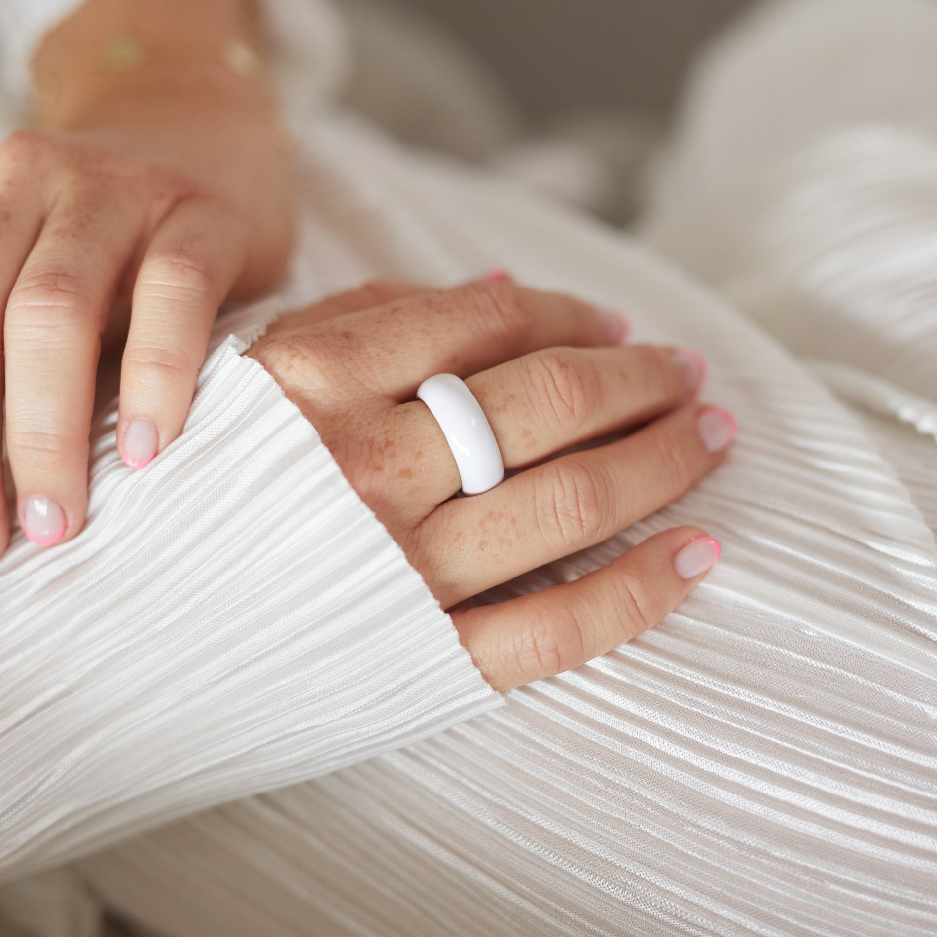 Anillo Jumbo Esmaltado White SOPHIE CROWN