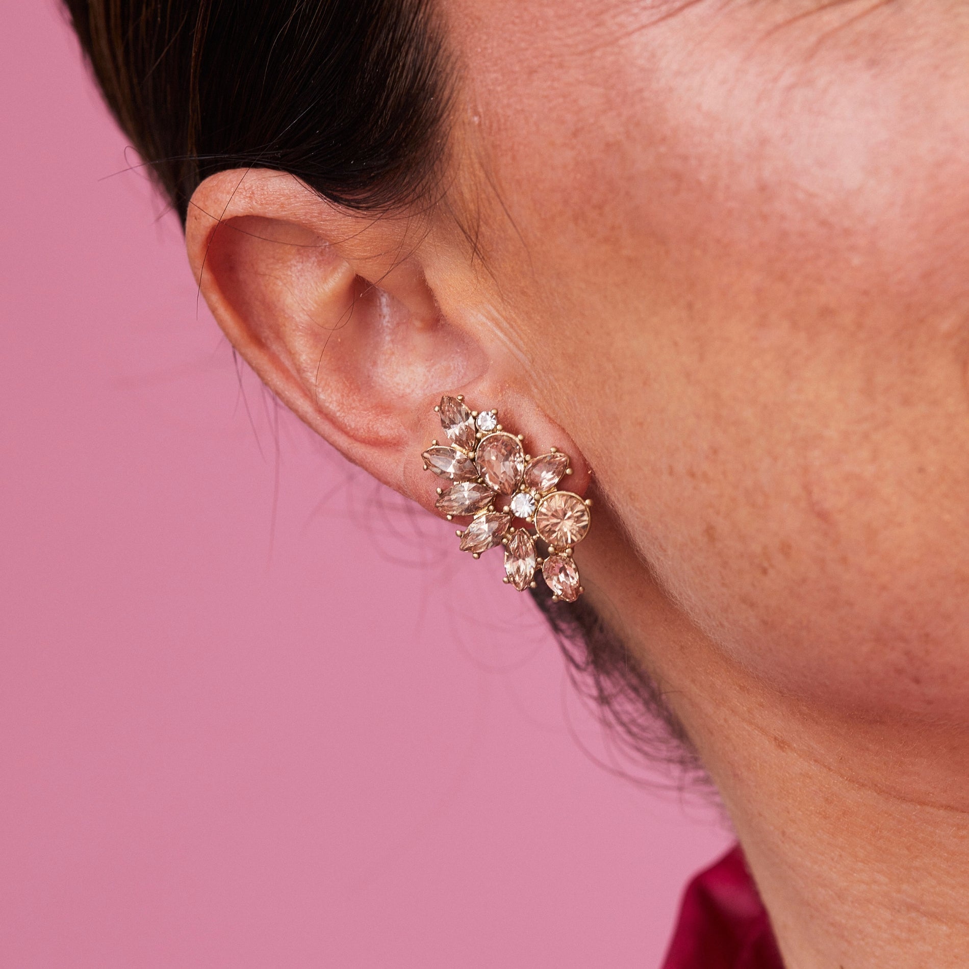 Arete Petalos Cristales Caramelo SOPHIE CROWN
