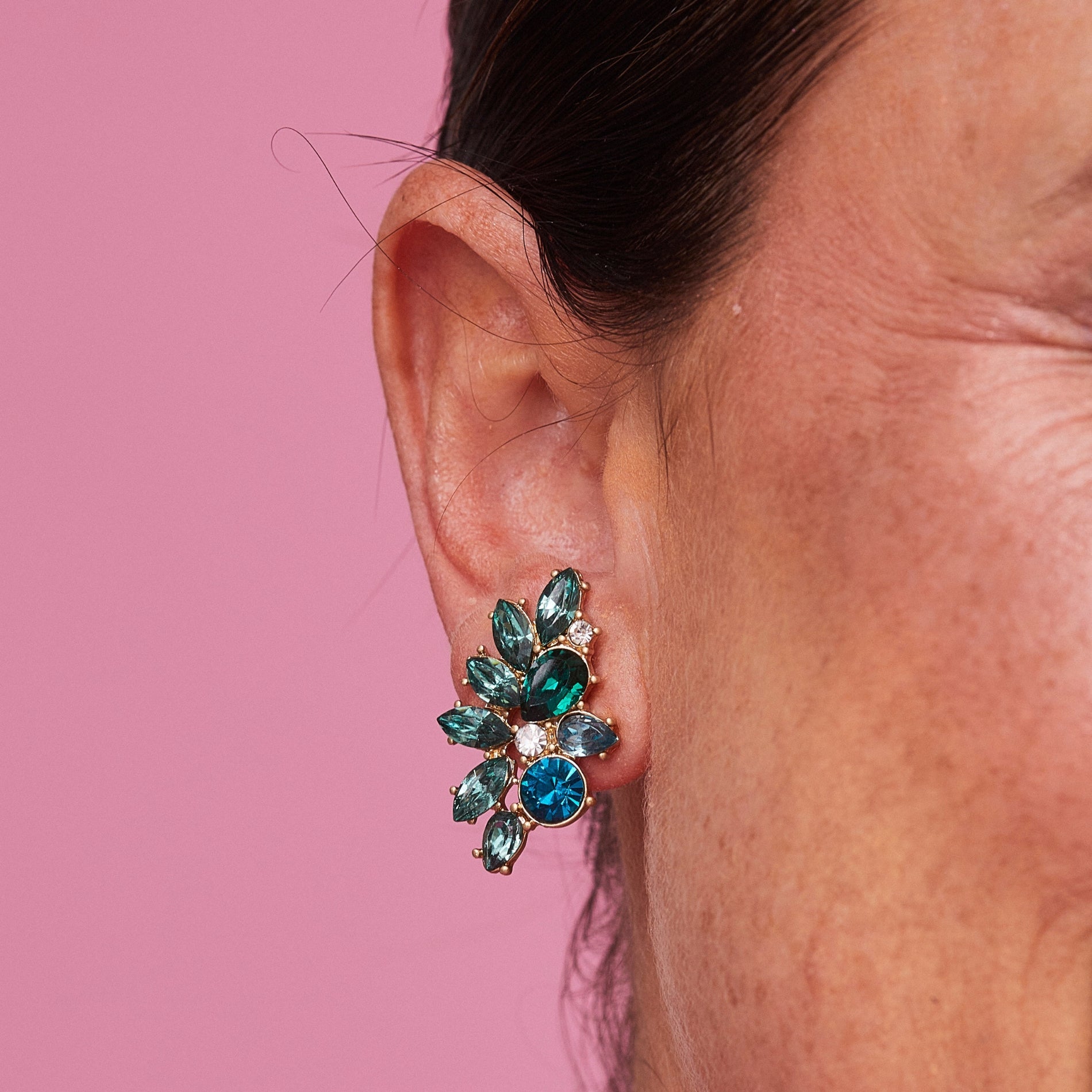 Arete petalos cristales green aqua SOPHIE CROWN