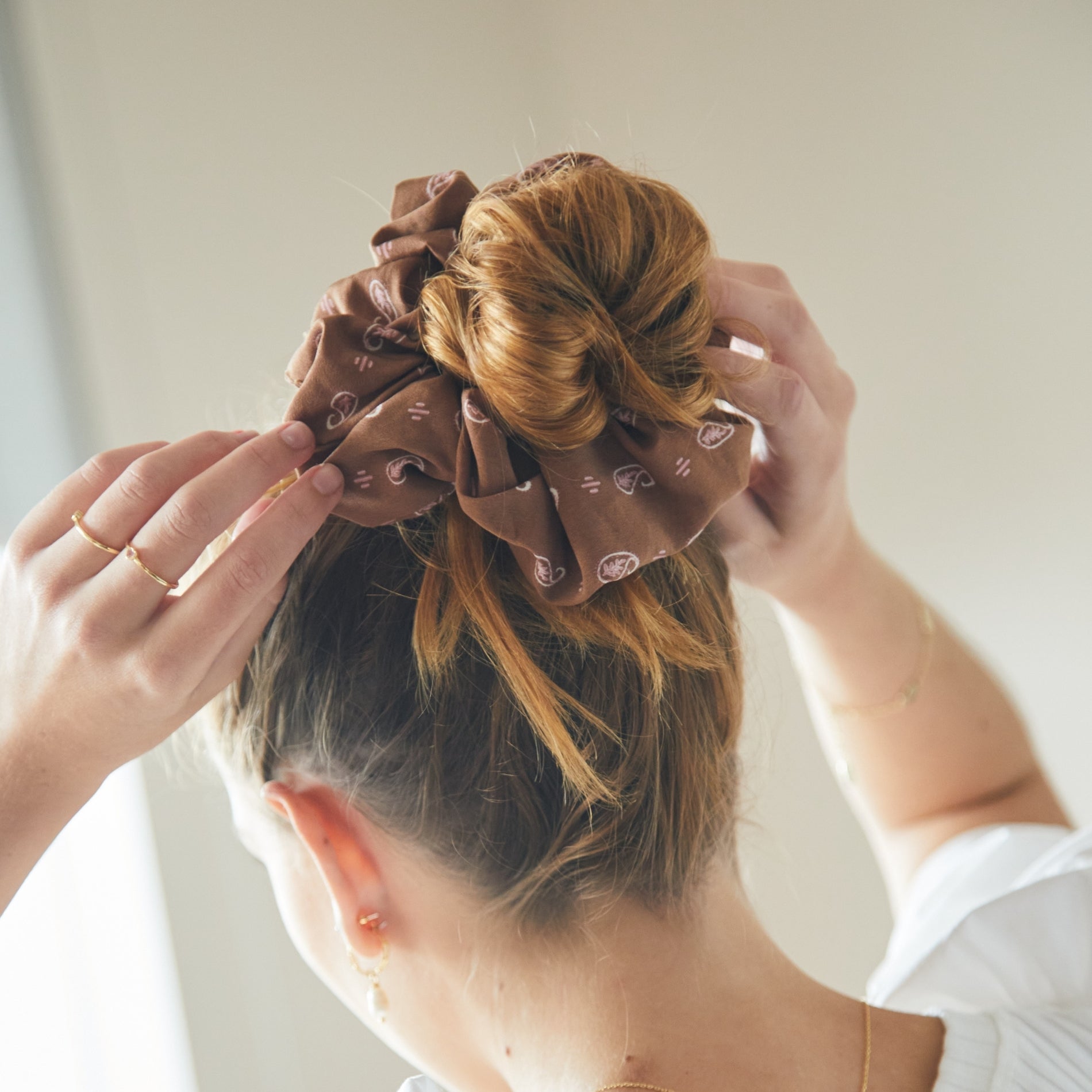 Scrunchie Retro Print Brown SOPHIE CROWN